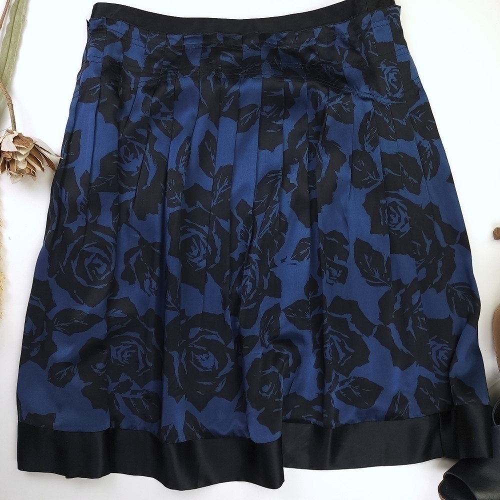 Saks Fifth Avenue Blue Black Floral Silk Skirt Sz 10 - Picture 2 of 8